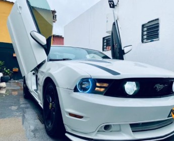 A venda Ford Mustang Shelby coupé*