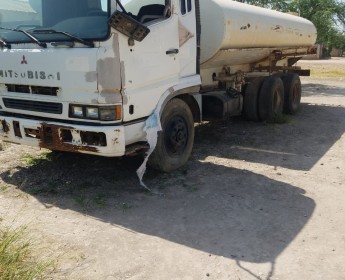 A venda Camião de água Mitsubishi