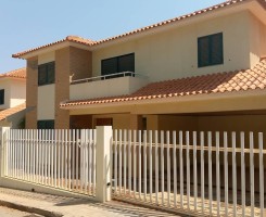 A venda Moradia T4+1 Com Dois Pisos, E Piscina Privativa, Situada No Condomíni...
