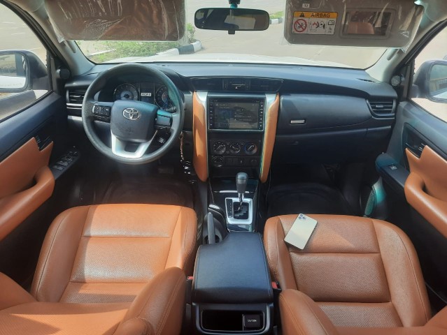 Venda Toyota Fortuner G semi novo White prnt