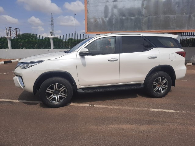 Venda Toyota Fortuner G semi novo White prnt