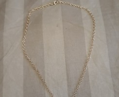 A venda Fio dourado com pingente de cadeado