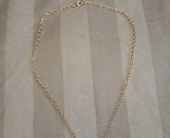 A venda Fio dourado com pingente de cadeado