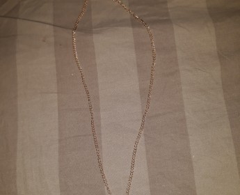 A venda Fio dourado com pingente de chave