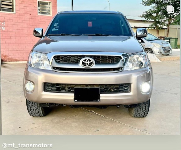 Venda Toyota Hilux limpo Emnl