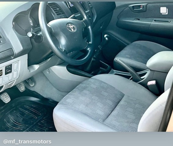 Venda Toyota Hilux limpo Emnl