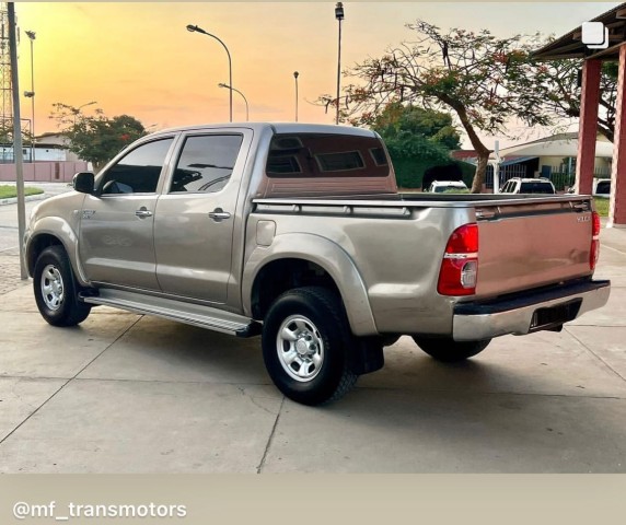 Venda Toyota Hilux limpo Emnl