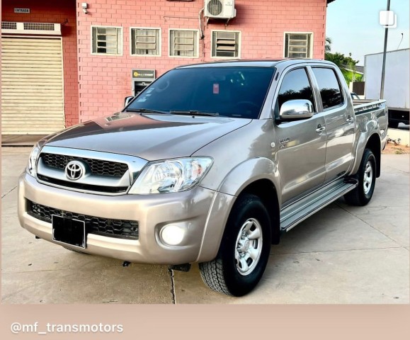 Venda Toyota Hilux limpo Emnl