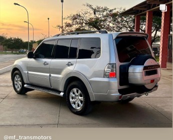 A venda Mitsubishi Pajero 7 lugares Emnl