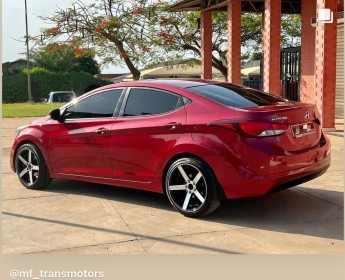 A venda Hyundai Elantra Emnl