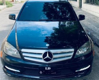 A venda Mercedes Benz C300 Grmn