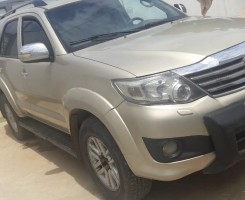 A venda Toyota Fortuner automático prnt blck