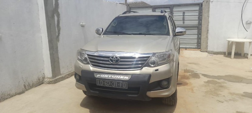Venda Toyota Fortuner automático prnt blck