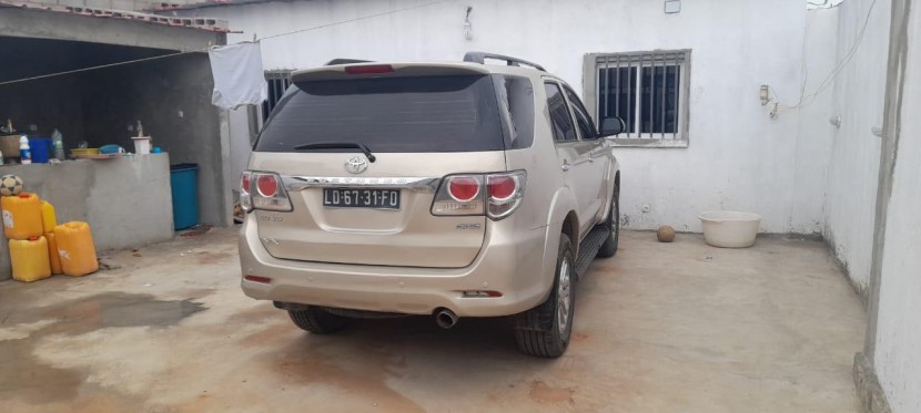 Venda Toyota Fortuner automático prnt blck