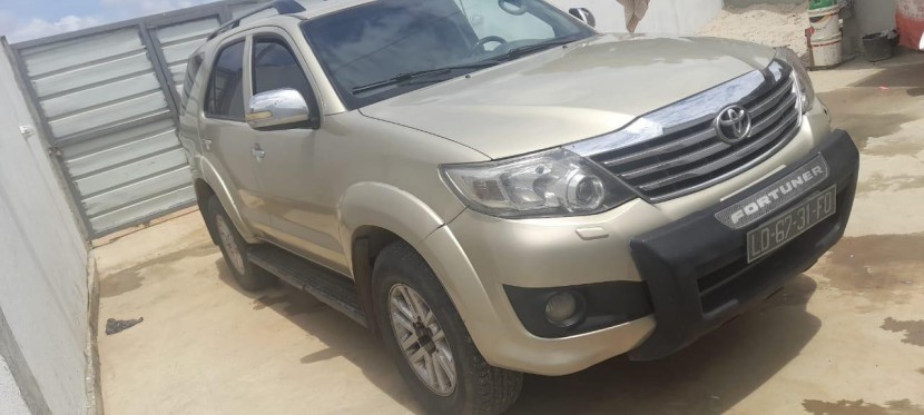 Venda Toyota Fortuner automático prnt blck