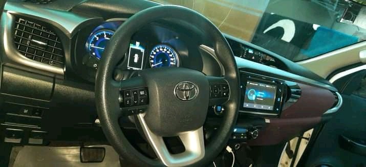 Venda Hilux joao lourenço recém chegada