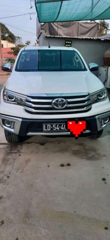 Venda Hilux joao lourenço recém chegada
