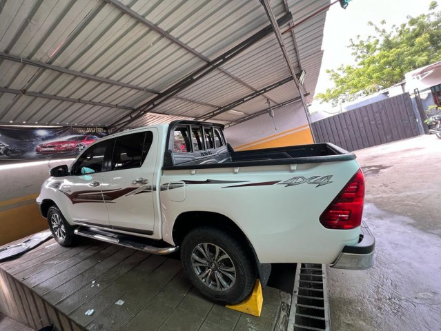 Venda Hilux joao lourenço recém chegada