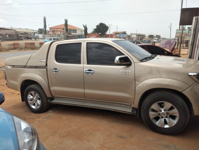 Venda Toyota Hilux E creme limpo prnt