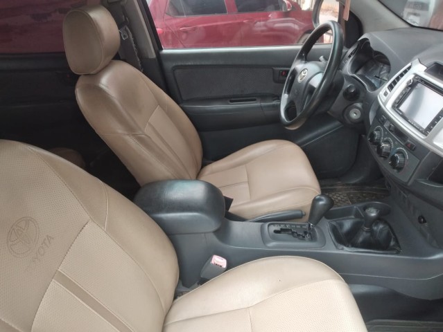Venda Toyota Hilux E creme limpo prnt