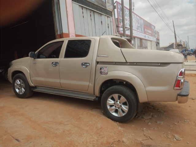Venda Toyota Hilux E creme limpo prnt