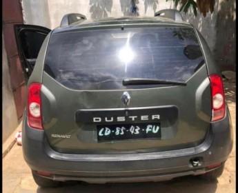 A venda Renault Duster avariado brn clg