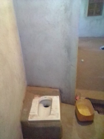 Venda CASA, PEQUENA MAIS ESTA TODA PRONTRA PARA RECEBER O NOVO DONO.