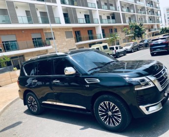 A venda NISSAN PATROL PLATINUM EdrdN