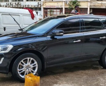 A venda VOLVO XC60 F AdlbrtF