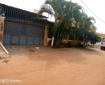 A venda Vende-se vivenda T4 no Zango3