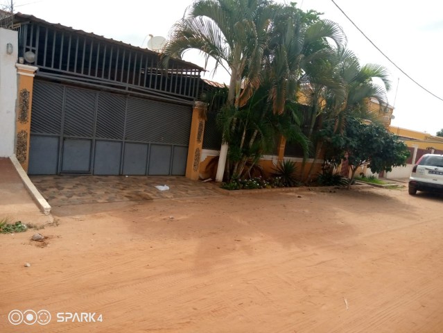 Venda Vende-se vivenda T4 no Zango3