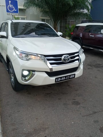 Venda Toyota Fortuner H automático yld