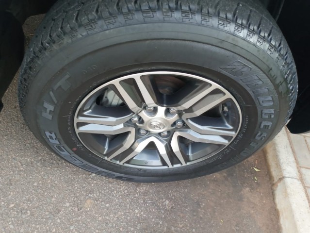 Venda Toyota Fortuner H automático yld