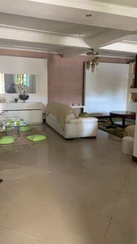 Venda Vivenda T5 em ruas asfaltadas cc