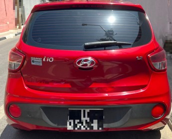 A venda Hyundai Grand i10 red prnt
