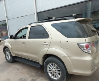 A venda Toyota Fortuner F cream svld