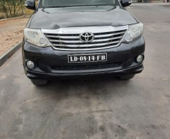 A venda TOYOTA FORTUNER