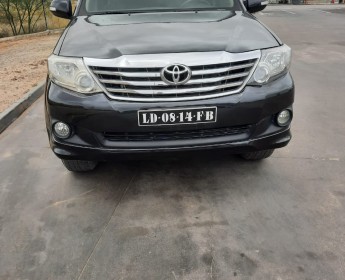 A venda TOYOTA FORTUNER