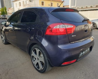 A venda KIA RIO full option azul escuro prnt