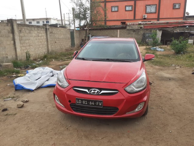 Venda Hyundai Accent red yld