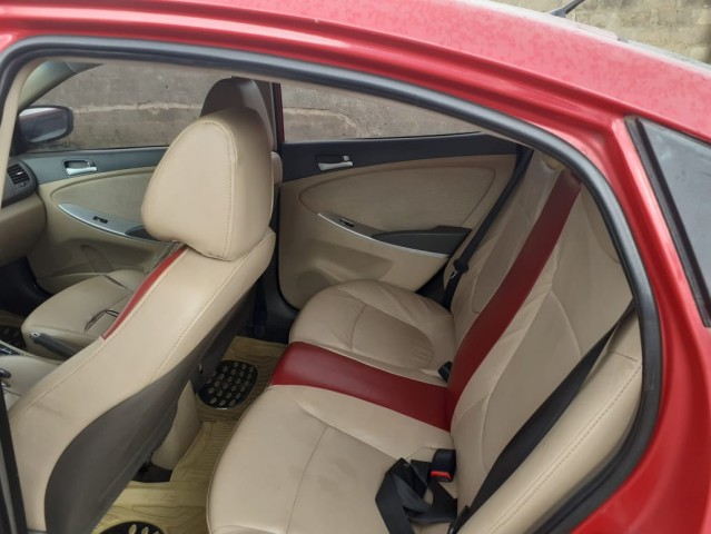 Venda Hyundai Accent red yld