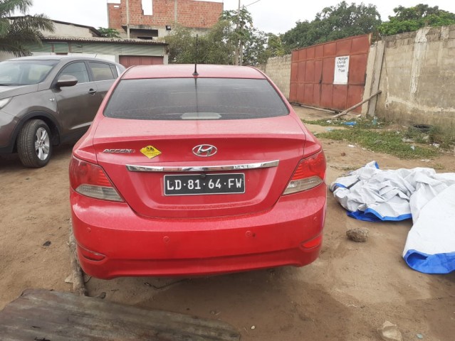 Venda Hyundai Accent red yld