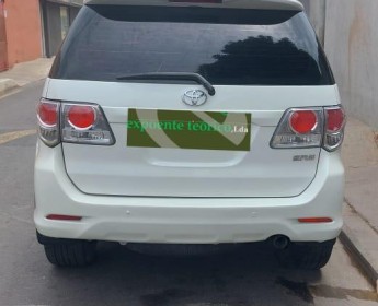 A venda Toyota Fortuner G White Grmn