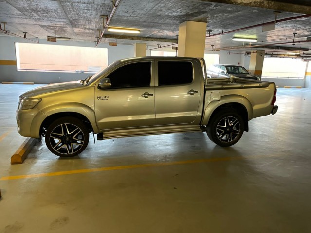 Venda Toyota Hilux cinza Jrg