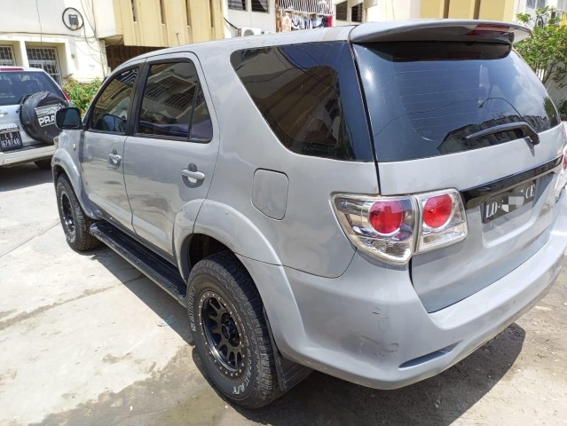 Venda Toyota Fortuner actualizado cinza prnt