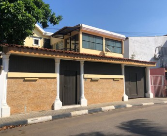 A venda Vivenda V5 com dois quintais, Miramar prnt
