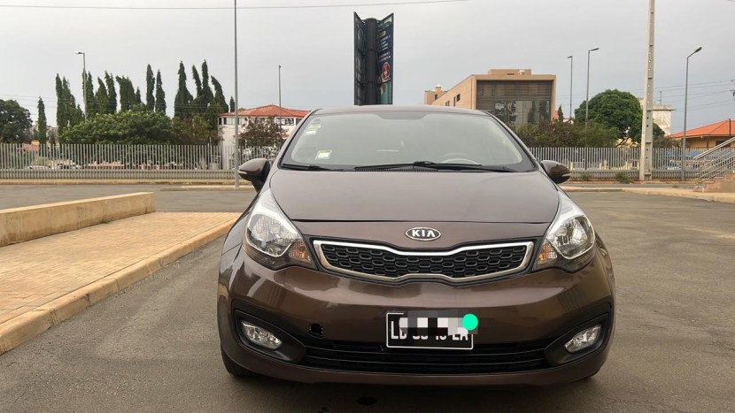 Venda Kia Rio mala limpo mrin