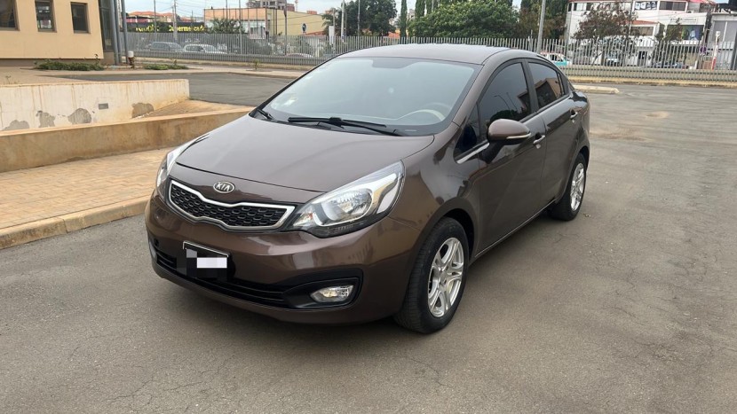 Venda Kia Rio mala limpo mrin