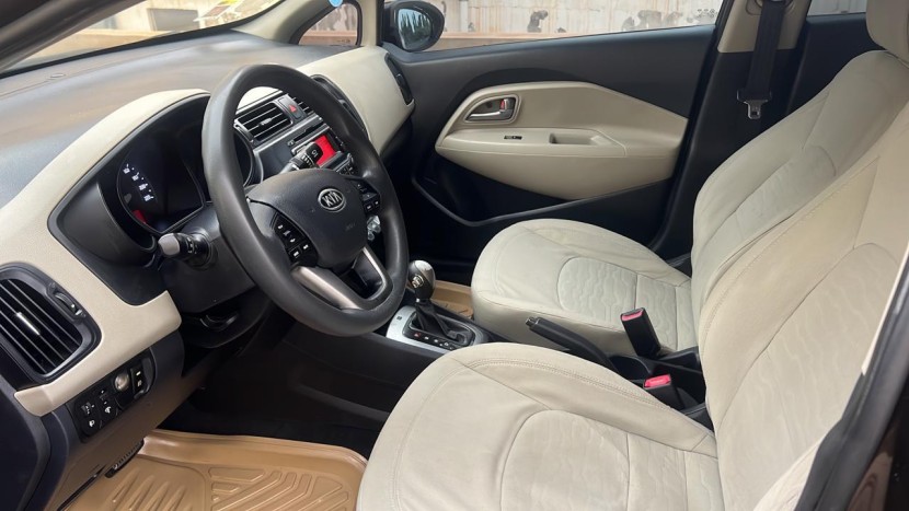 Venda Kia Rio mala limpo mrin