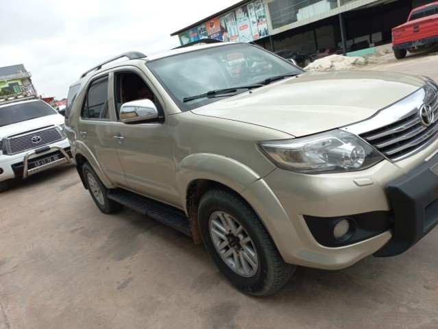 Venda Toyota Fortuner F creme svld